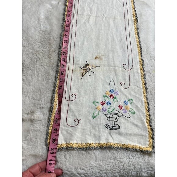 Embroidered flower basket laced edge table runner - Picture 4 of 5